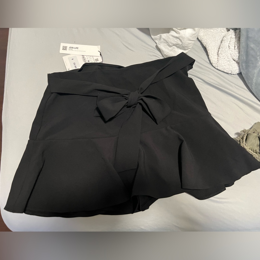 *BRAND NEW* ZARA BLACK SKIRT WITH TAG - Picture 2 of 6